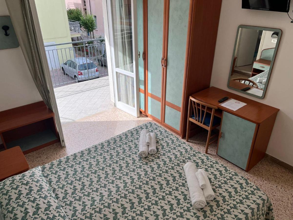 Hotel Blue Sky 里米尼 外观 照片